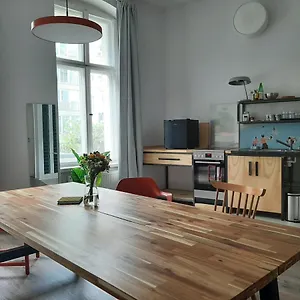https://artist-studio-berlin-prenzlauer-berg.find-berlin-hotels.com